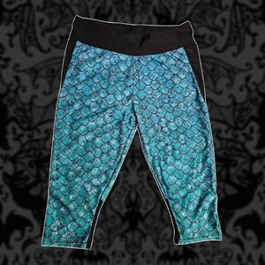 Mermaid Scale Capri Leggings - Blue